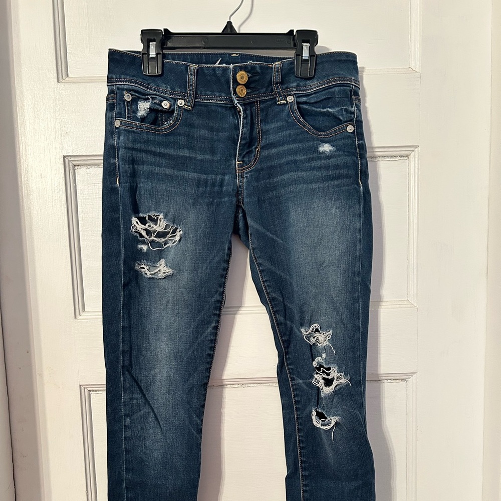 EUC American Eagle Super Stretch Skinny Distressed Jeans
